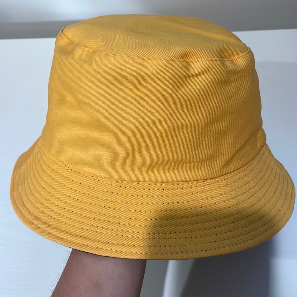 Reversible bucket hat